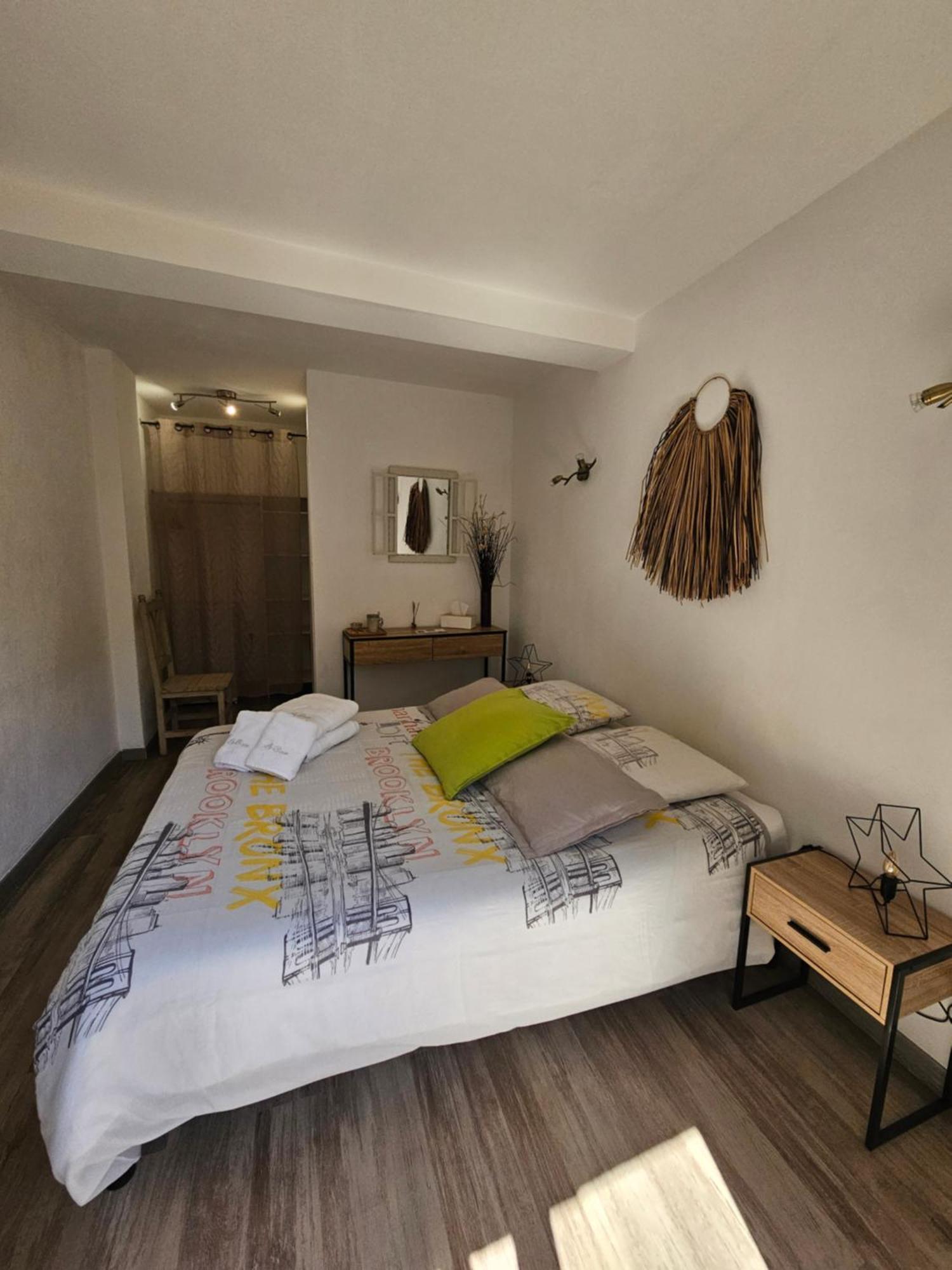 Chez Louis Hotel เลอิสซ็องเบรอ ภายนอก รูปภาพ